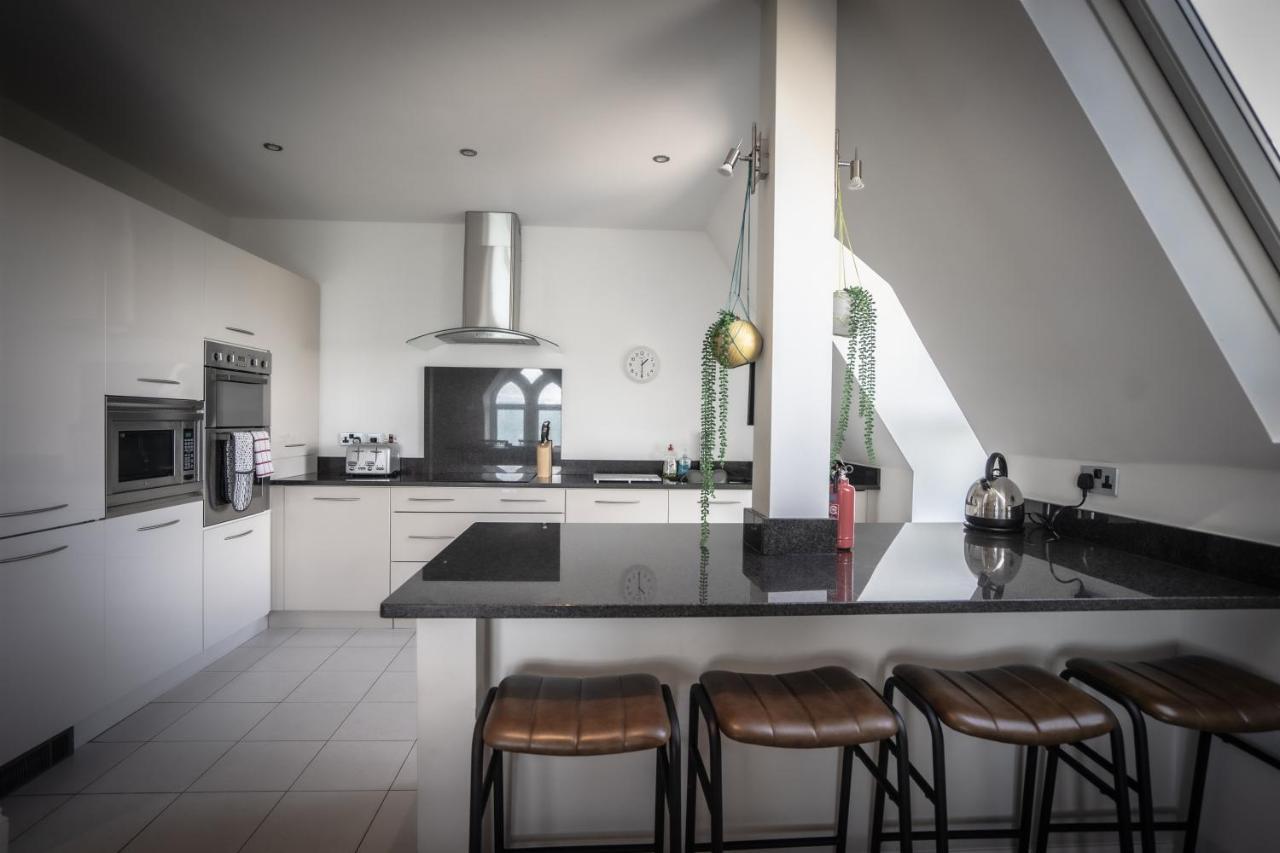 شقة Victorian Penthouse With Panoramic Sea Views إلفراكومبْ المظهر الخارجي الصورة